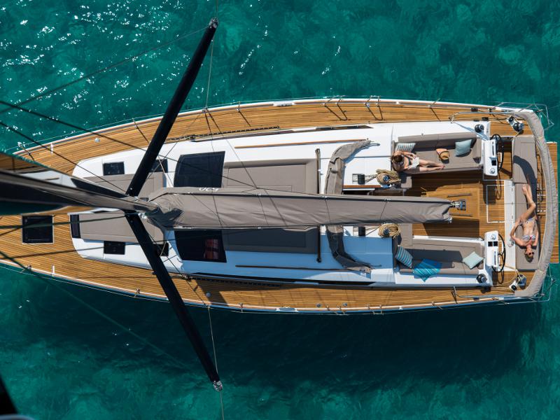 Book yachts online - sailboat - Dufour 520 GL - NOTUS - rent