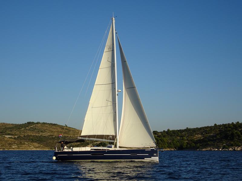 Book yachts online - sailboat - Dufour 520 GL - NOTUS - rent