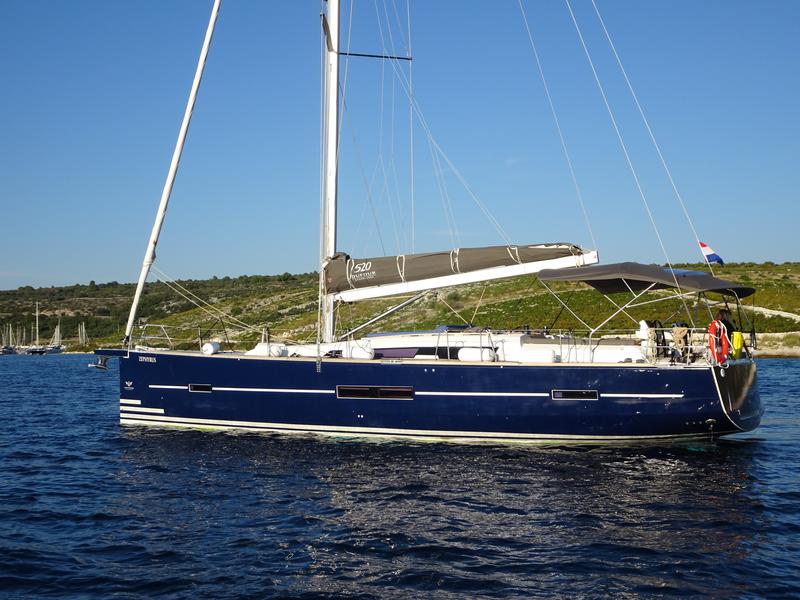 Book yachts online - sailboat - Dufour 520 GL - NOTUS - rent