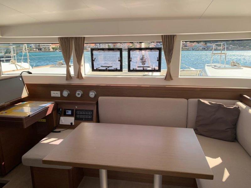 Book yachts online - catamaran - Lagoon 40 - Bahia Real - rent