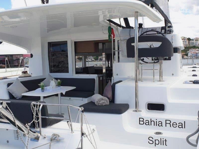 Book yachts online - catamaran - Lagoon 40 - Bahia Real - rent