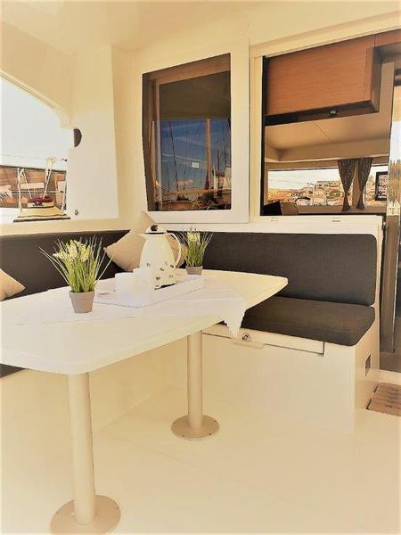 Book yachts online - catamaran - Lagoon 40 - Bahia Real - rent