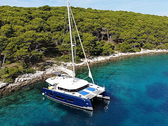Book yachts online - catamaran - Dufour 48 Catamaran - AVE - rent