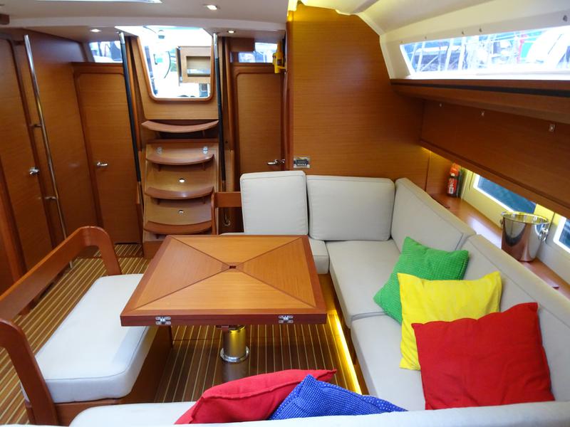 Book yachts online - sailboat - Dufour 520 GL - EURUS - rent