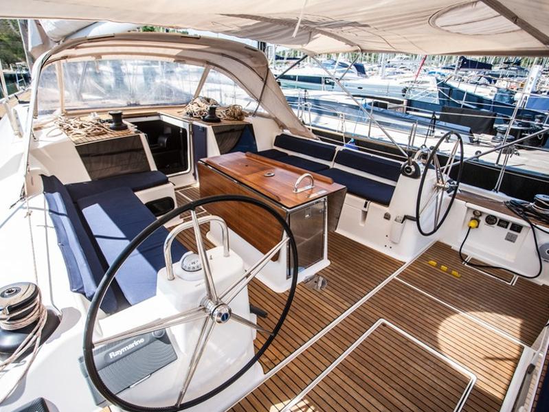 Book yachts online - sailboat - Dufour 560 Grand Large - LETO - rent
