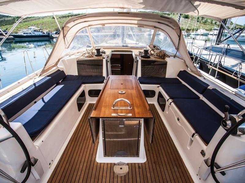Book yachts online - sailboat - Dufour 560 Grand Large - LETO - rent