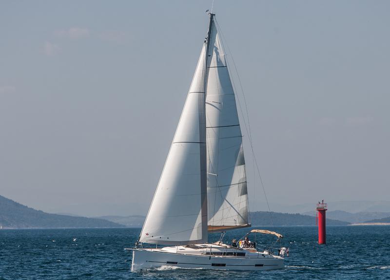 Book yachts online - sailboat - Dufour 412 Grand Large - Jasiequ - rent