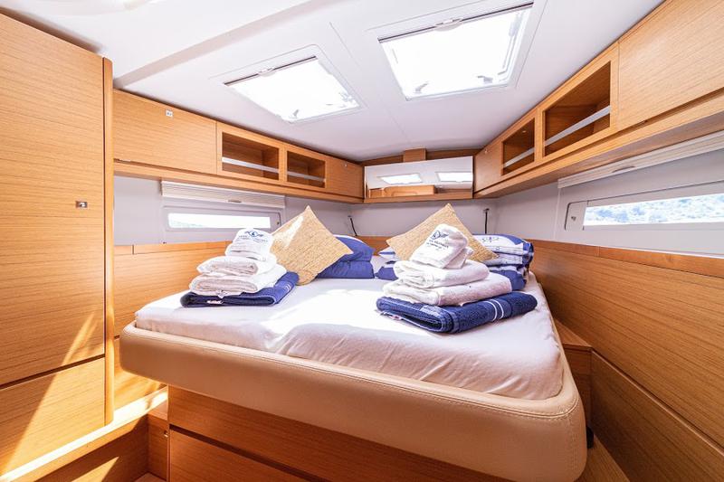 Book yachts online - sailboat - Dufour 520 GL(owner version) - ZEPHYRUS - rent