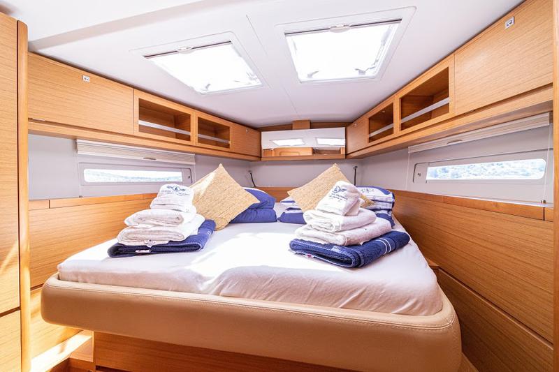 Book yachts online - sailboat - Dufour 520 GL(owner version) - ZEPHYRUS - rent