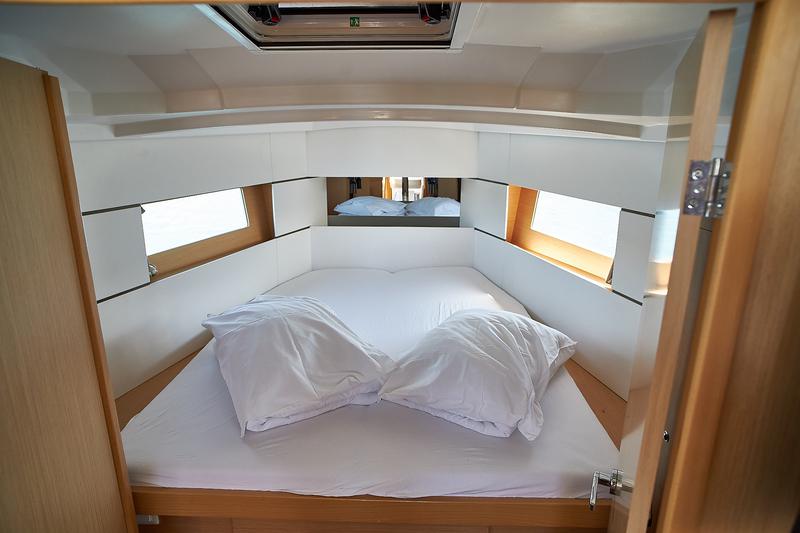 Book yachts online - sailboat - Oceanis 38.1 - Mici - rent
