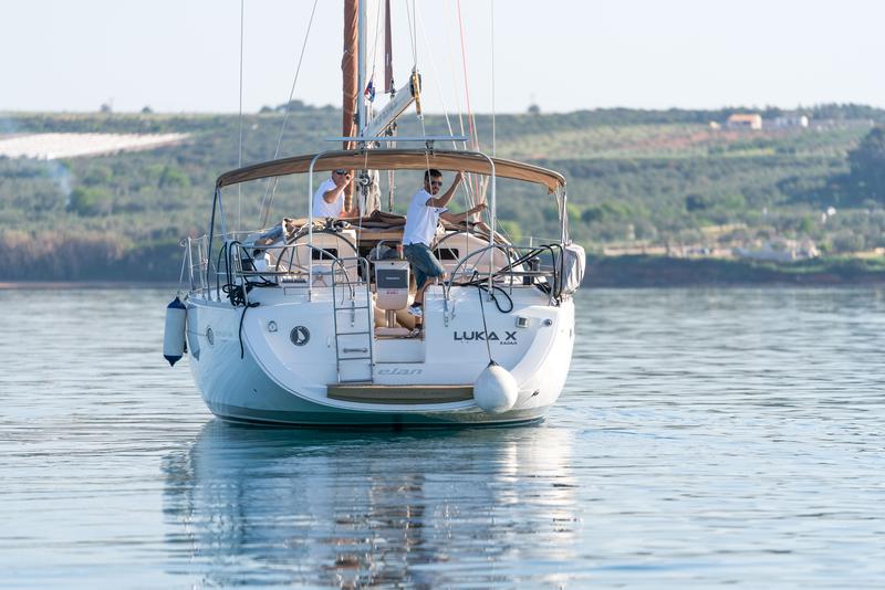 Book yachts online - sailboat - Elan 434 Impression - Luka X (sails 2015) - rent