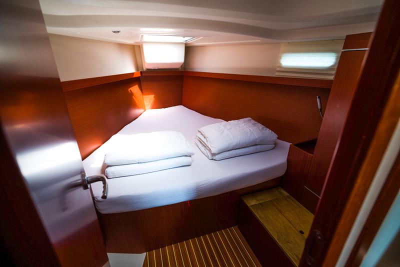 Book yachts online - sailboat - Hanse 385 - Zarja - rent