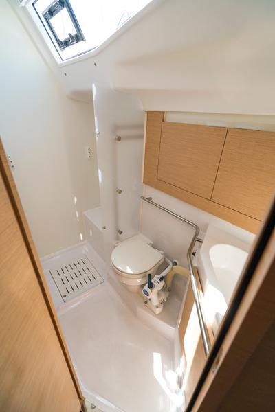 Book yachts online - sailboat - Elan 45 Impression - Bine - rent
