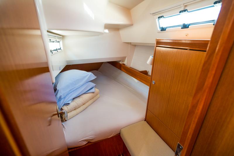 Book yachts online - sailboat - Bavaria 36 Cruiser - Estela - rent