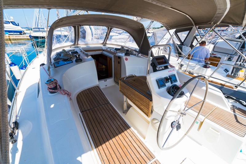 Book yachts online - sailboat - Bavaria 36 Cruiser - Estela - rent