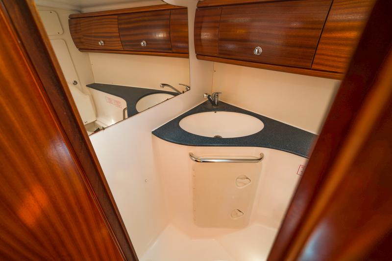 Book yachts online - sailboat - Bavaria 44 - Afrodita (sails 2013) - rent