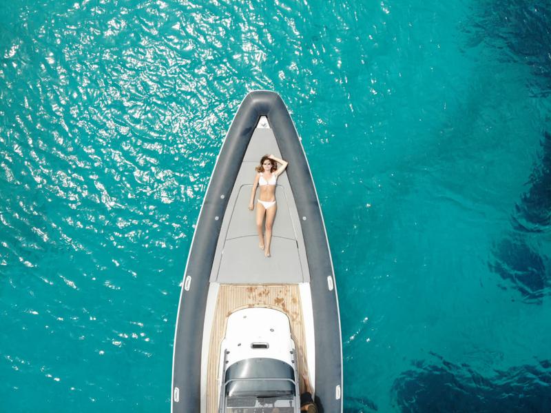 Book yachts online - motorboat - Scorpion Seafarer 36 - Artemis - rent
