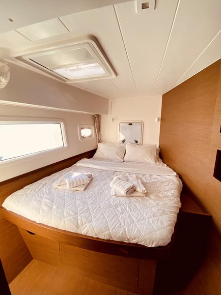 Book yachts online - catamaran - Lagoon 42 - Katerina (A/C - Generator) - rent