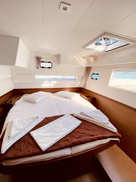 Book yachts online - catamaran - Lagoon 42 - Kaiki (A/C - Generator) - rent