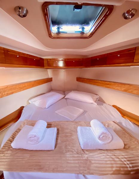 Book yachts online - sailboat - Bavaria 42 Cruiser - Iro (Refit 2019) - rent