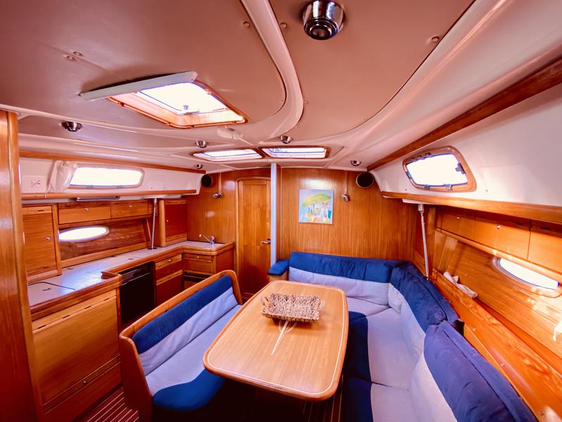 Book yachts online - sailboat - Bavaria 42 Cruiser - Iro (Refit 2019) - rent