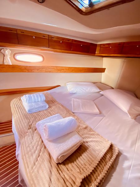 Book yachts online - sailboat - Bavaria 42 Cruiser - Iro (Refit 2019) - rent