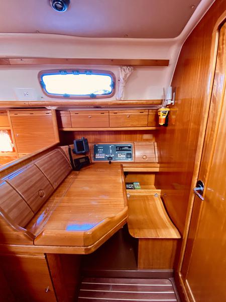 Book yachts online - sailboat - Bavaria 42 Cruiser - Iro (Refit 2019) - rent