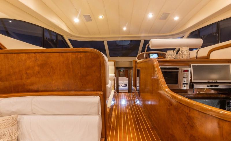 Book yachts online - motorboat - Fairline Squadron 55 - Queen - rent