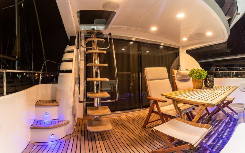 Book yachts online - motorboat - Fairline Squadron 55 - Queen - rent