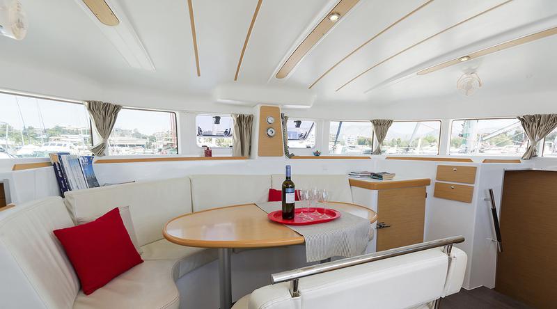 Book yachts online - catamaran - Lagoon 380 - Bellevue - rent