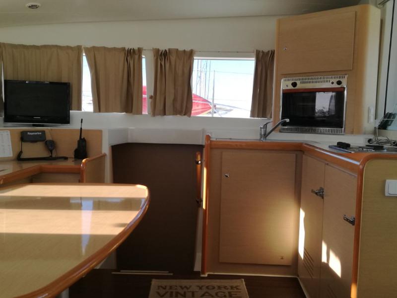 Book yachts online - catamaran - Lagoon 400 - Moni Moni - rent
