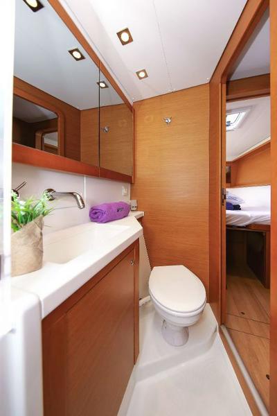 Book yachts online - catamaran - Lagoon 450  Flybridge - Mantra (Generator + watermaker) - rent