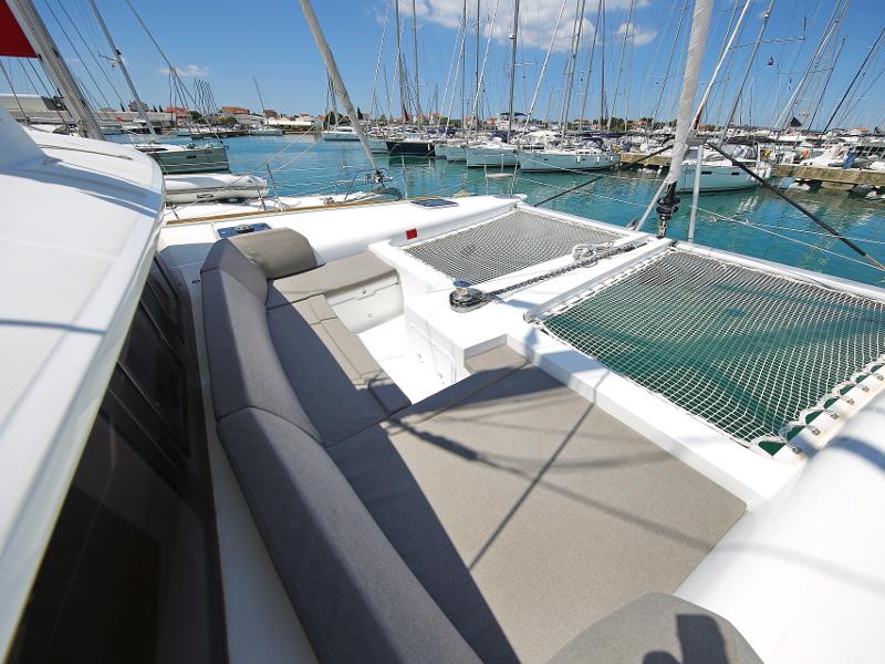 Book yachts online - catamaran - Lagoon 450  Flybridge - Mantra (Generator + watermaker) - rent