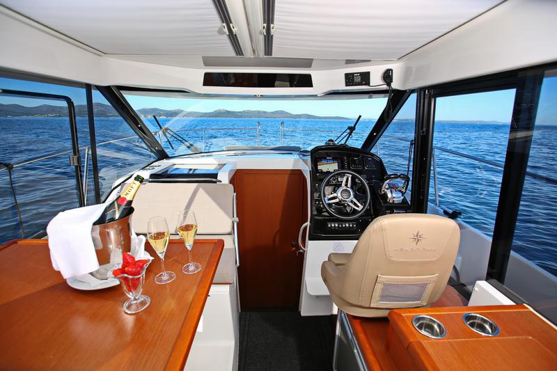 Book yachts online - motorboat - Merry Fisher 895 - VIP 3029ZD - rent
