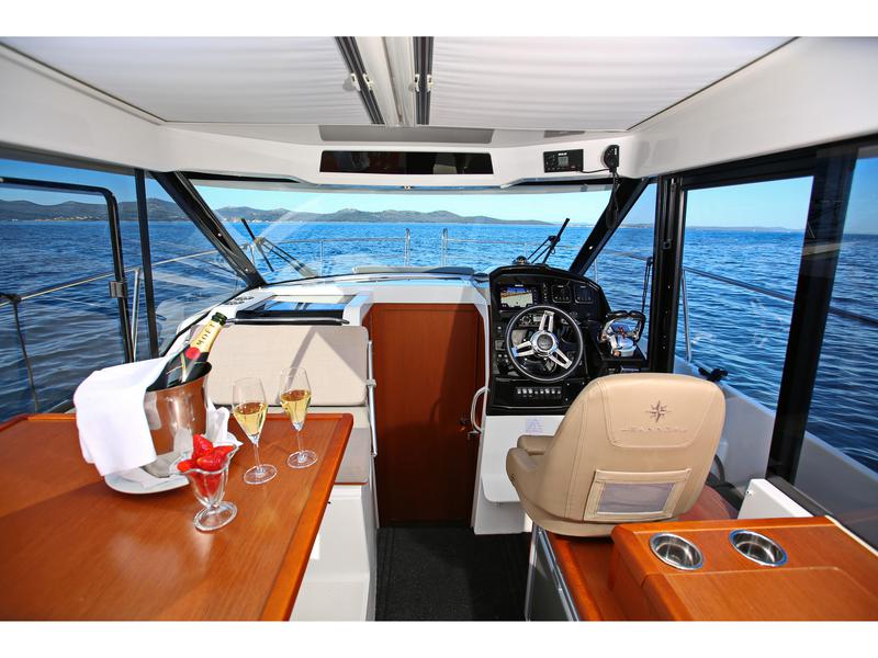 Book yachts online - motorboat - Merry Fisher 895 - VIP 3029ZD - rent