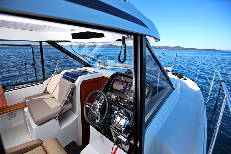 Book yachts online - motorboat - Merry Fisher 895 - VIP 3029ZD - rent