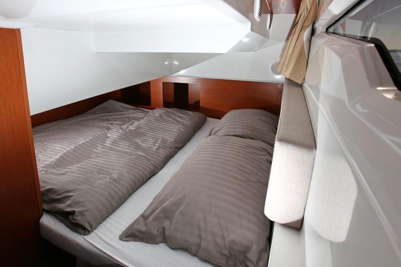 Book yachts online - motorboat - Merry Fisher 895 - VIP 3029ZD - rent