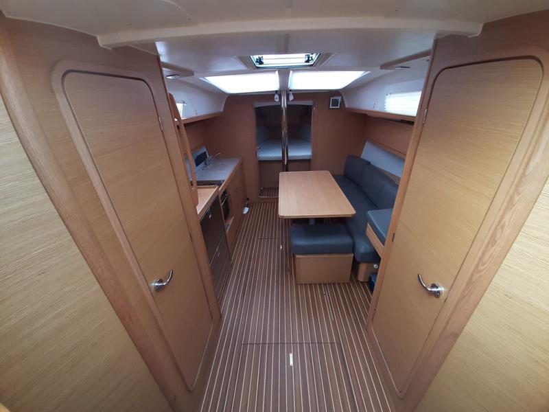 Book yachts online - sailboat - Dufour 382 Grand Large - Shira - rent