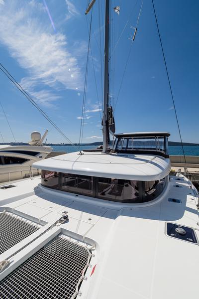 Book yachts online - catamaran - Lagoon 42 - LA PERLA (WITH AC&amp;GENERATOR OWNER VERSION) - rent