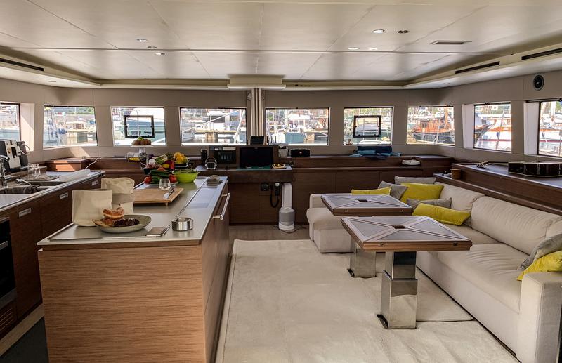 Book yachts online - catamaran - Lagoon 620 Essense - DUOLIFE - rent