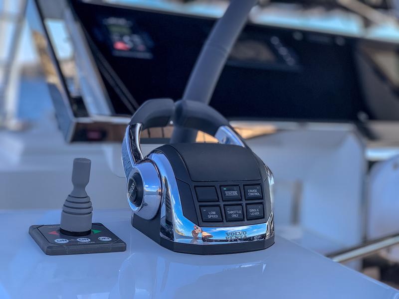 Book yachts online - catamaran - Lagoon 620 Essense - DUOLIFE - rent