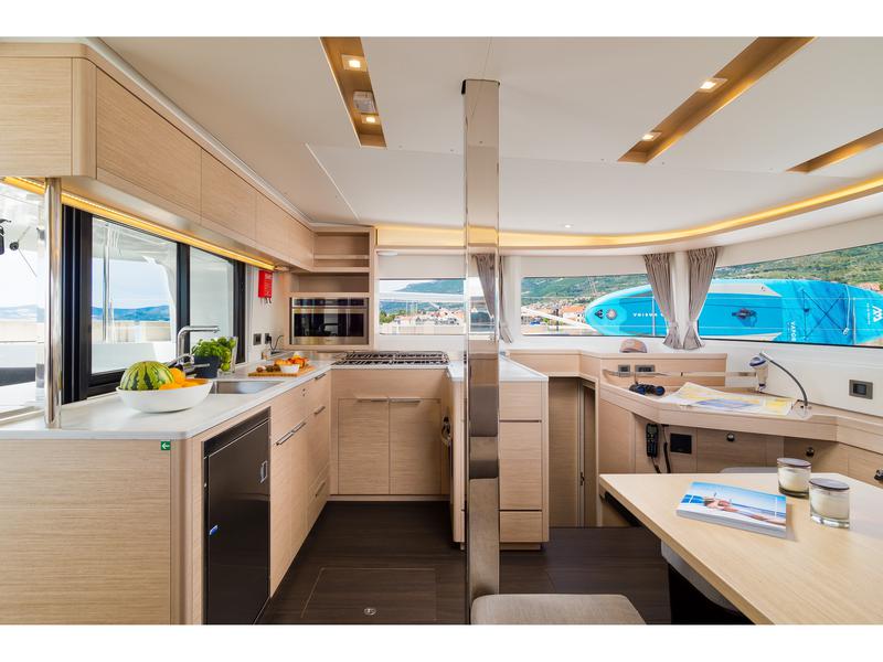 Book yachts online - catamaran - Lagoon 46 - UNCHARTED - rent