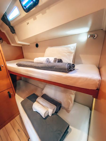 Book yachts online - sailboat - Jeanneau 54 - Sea Force - rent