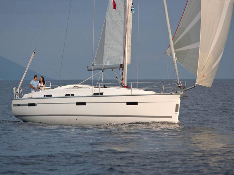 Book yachts online - sailboat - Bavaria Cruiser 37 - Aventura - rent