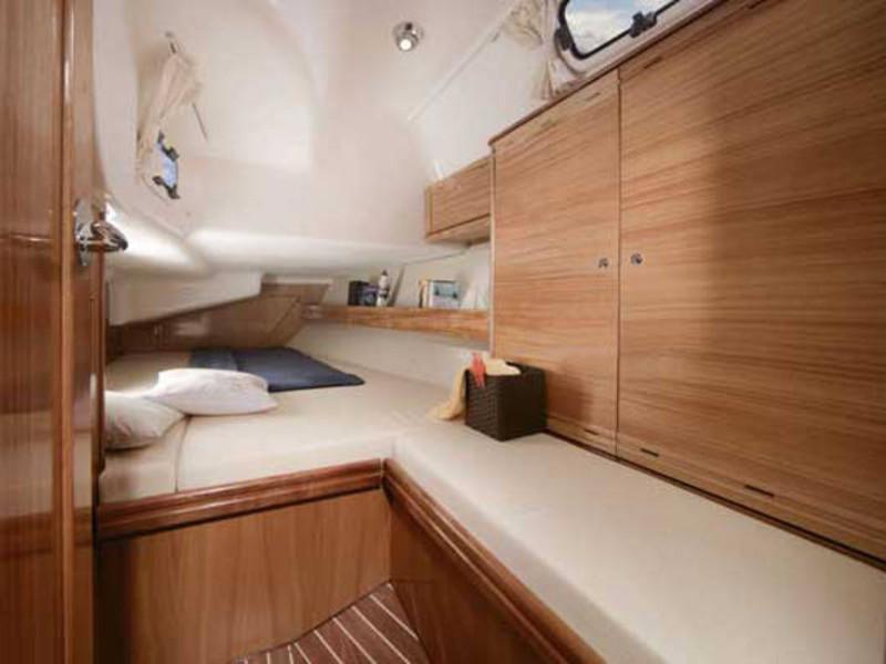 Book yachts online - sailboat - Bavaria 40 Cruiser - Luna - rent