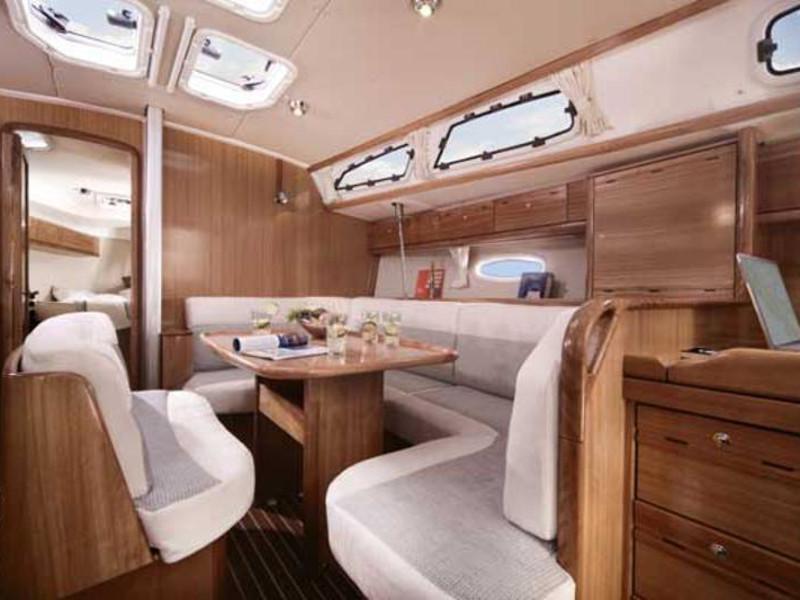Book yachts online - sailboat - Bavaria 40 Cruiser - Luna - rent