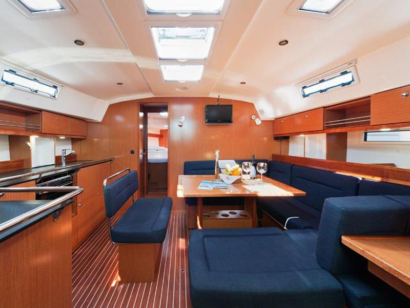 Book yachts online - sailboat - Bavaria Cruiser 45 - Futuro - rent