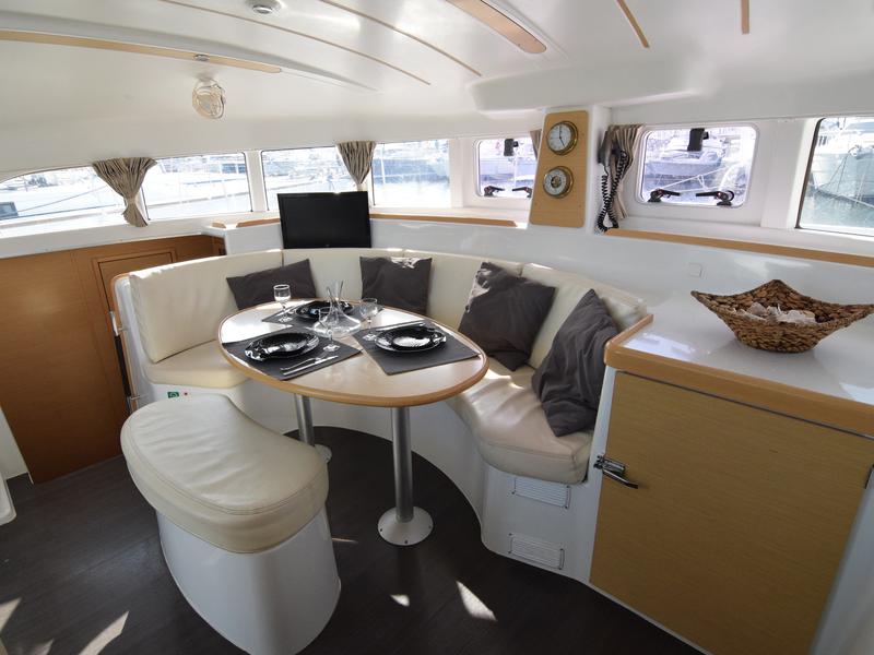 Book yachts online - catamaran - Lagoon 380 - Passion - rent