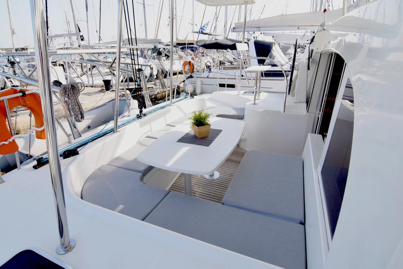 Book yachts online - catamaran - Lagoon 380 - Passion - rent