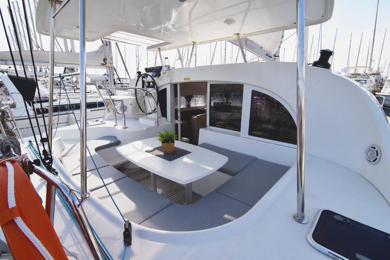 Book yachts online - catamaran - Lagoon 380 - Passion - rent